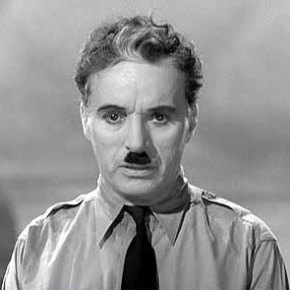 Чарли Чаплин: „От тъмнината навлизаме в светлината“